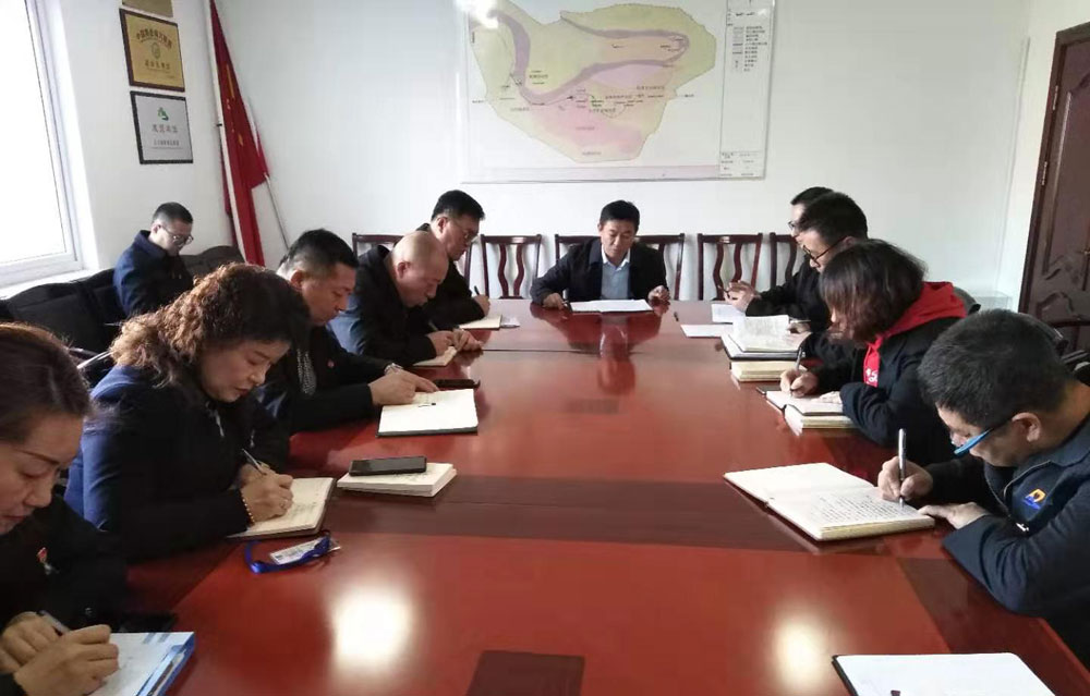 水洞集团公司党委书记、董事长洪景铁为公司党员上了一堂“传承红色基因、切记初心使命”主题教育专题党课_金沙8888js水洞风物区