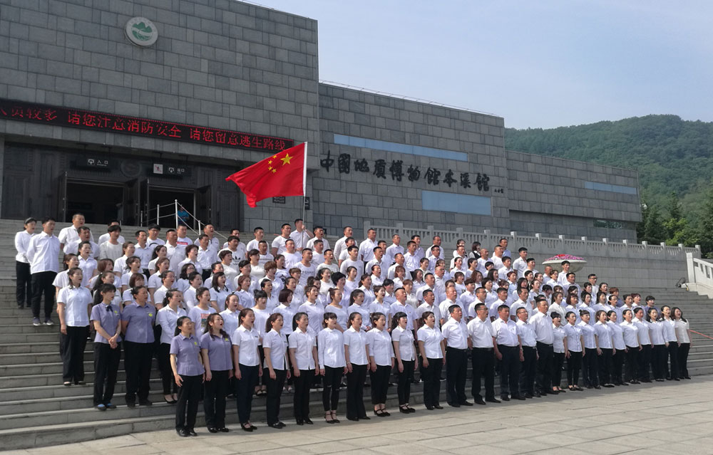 景区特约请央视制作团队为公司量身制作大型主题音乐视频《赞美祖国》_金沙8888js水洞风物区